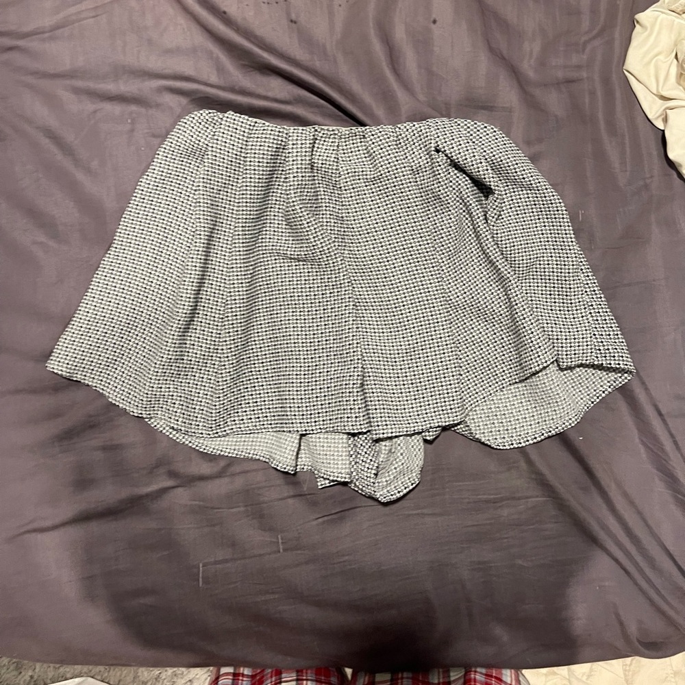 Flowy elastic waste shorts